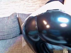 Neues Video! Latex-hose