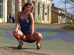 Teen Flashes In A Public Square